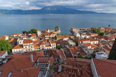 Bağlantı noktası Nafpaktos şehir, sur ile Panorama