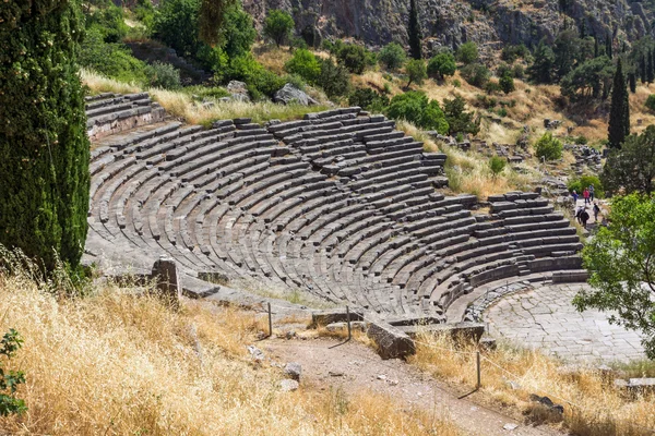 Amfitheater in oude Griekse archeologische site van Delphi, — Stockfoto