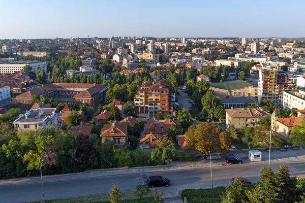 Удивительная панорама заката города Хасково с памятника Деве Марии — стоковое фото
