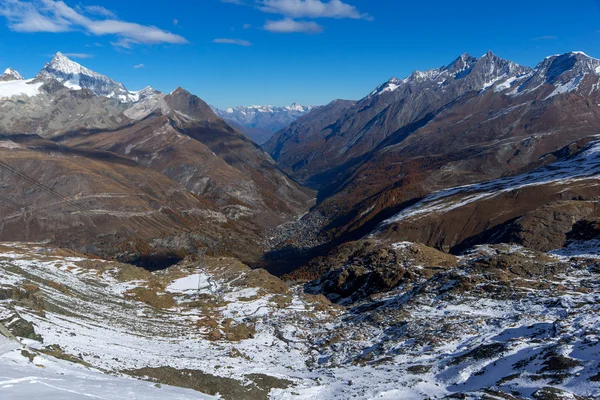 Paisagem incrível de Alpes suíços e Zermatt — Fotografia de Stock