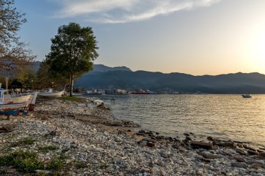 Thassos Town, Doğu Makedonya ve Trakya embankmen gün batımı görünümü