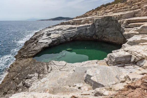 Úžasný pohled Giola přírodního koupaliště v ostrově Thassos, Východní Makedonie a Thrákie — Stock fotografie