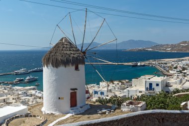 Panorama beyaz yel değirmeni ve Mikonos Adası, Cyclades