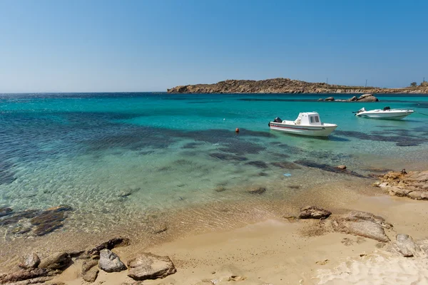 Clean Waters of Paranga Beach on the island of Mykonos, Cyclades — Stock Photo, Image