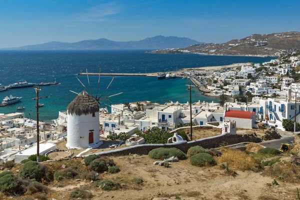 Fantastiska Panorama av vita väderkvarn och ön Mykonos, Cykladerna, — Stockfoto