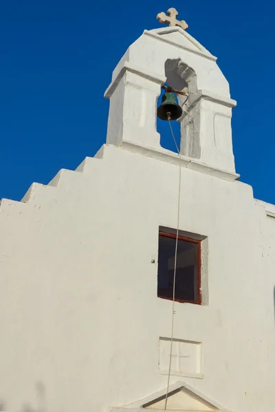 Iglesia ortodoxa blanca en Mykonos, Islas Cícladas — Foto de Stock