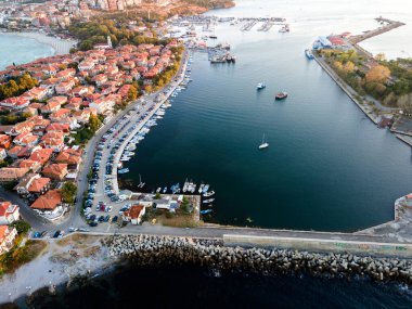 Bulgaristan 'ın Burgaz Bölgesi' nin eski Sozopol kentinin hava gün batımı manzarası