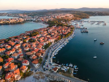 Bulgaristan 'ın Burgaz Bölgesi' nin eski Sozopol kentinin hava gün batımı manzarası