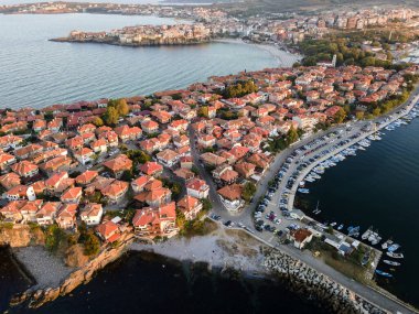 Bulgaristan 'ın Burgaz Bölgesi' nin eski Sozopol kentinin hava gün batımı manzarası