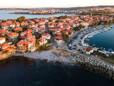 Bulgaristan 'ın Burgaz Bölgesi' nin eski Sozopol kentinin hava gün batımı manzarası