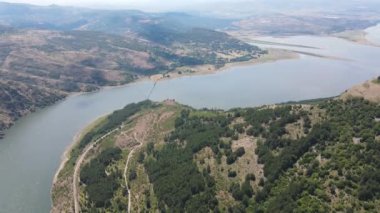 Bulgaristan 'ın Kardzhali bölgesindeki Studen Kladenets Rezervuarı' nın şaşırtıcı hava manzarası