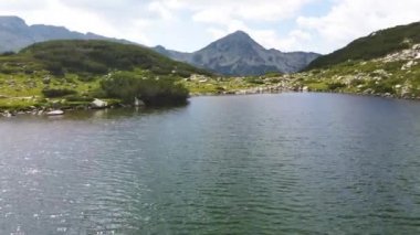 Kurbağa Gölü 'nün hava manzarası, Pirin Dağı, Bulgaristan