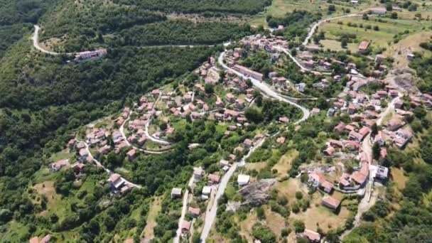 Vista Aérea Del Pueblo Oreshets Las Montañas Rhodope Región Plovdiv — Vídeos de Stock