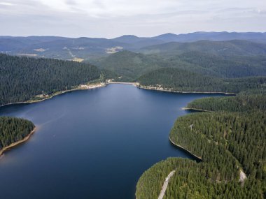 Bulgaristan 'ın Pazardzhik bölgesinin Golyam Beglik Baraj Havalimanı manzarası