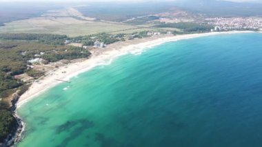 Bulgaristan 'ın Burgaz Bölgesi Primorsko' nun Güney Sahili 'nin şaşırtıcı hava manzarası 