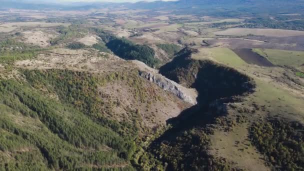 Pemandangan Musim Gugur Udara Ngarai Sungai Nishava Pegunungan Balkan Bulgaria — Stok Video