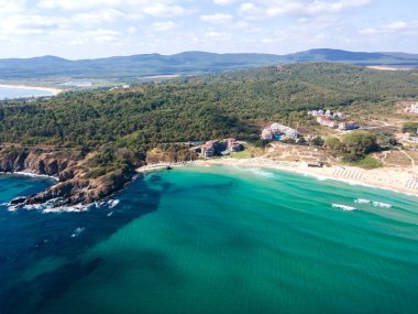 Bulgaristan 'ın Burgaz Bölgesi Sozopol yakınlarındaki Smokinya Plajı' nın hava manzarası