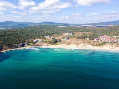 Bulgaristan 'ın Burgaz Bölgesi Sozopol yakınlarındaki Smokinya Plajı' nın hava manzarası