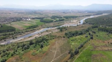 Bulgaristan 'ın Petrich vadisinden geçen Struma nehrinin hava manzarası