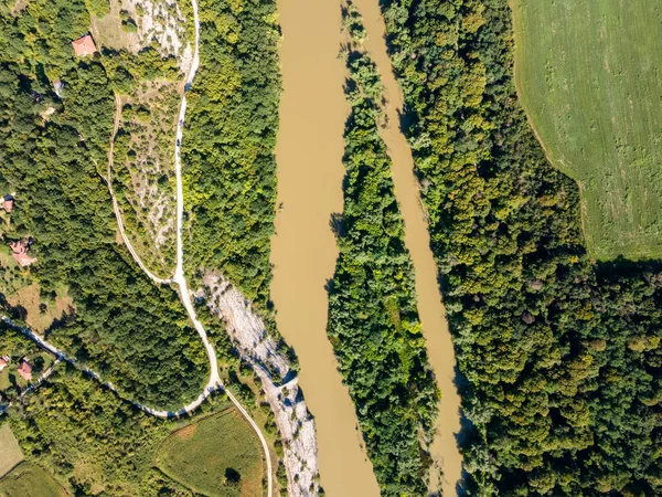 Vista Aérea Rio Iskar Passando Perto Aldeia Karlukovo Montanhas Balcânicas — Fotografia de Stock