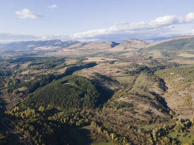 Nishava nehri boğazının havadan sonbahar manzarası, Balkan Dağları, Bulgaristan