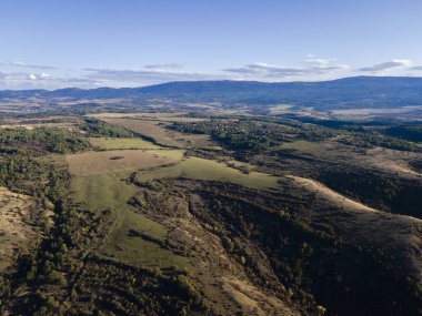 Nishava nehri boğazının havadan sonbahar manzarası, Balkan Dağları, Bulgaristan