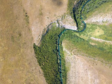 Bulgaristan 'ın Altın Panega Nehri boyunca Iskar Panega Geopark' ın hava manzarası