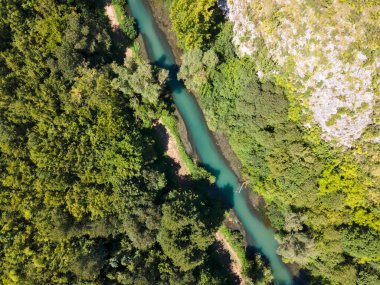 Bulgaristan 'ın Altın Panega Nehri boyunca Iskar Panega Geopark' ın hava manzarası