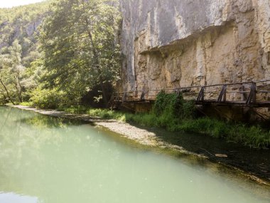 Bulgaristan 'ın Altın Panega Nehri boyunca Iskar Panega Geopark' ın hava manzarası