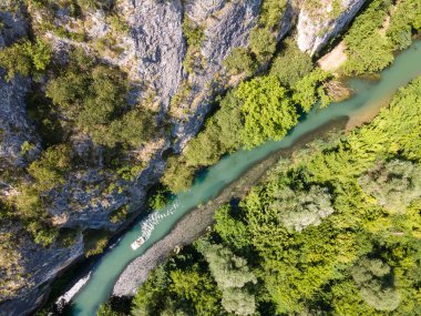 Bulgaristan 'ın Altın Panega Nehri boyunca Iskar Panega Geopark' ın hava manzarası