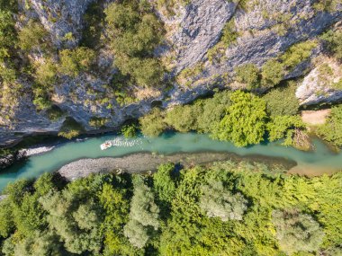 Bulgaristan 'ın Altın Panega Nehri boyunca Iskar Panega Geopark' ın hava manzarası