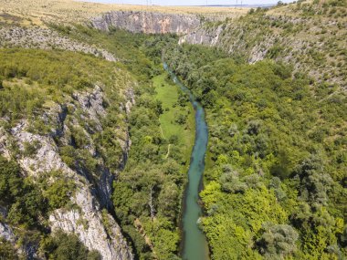 Bulgaristan 'ın Altın Panega Nehri boyunca Iskar Panega Geopark' ın hava manzarası