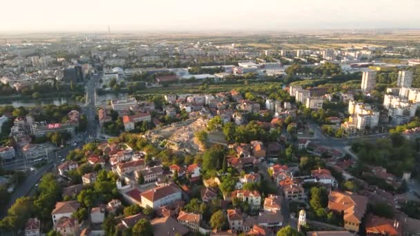 Vista Aérea Atardecer Del Casco Antiguo Ciudad Plovdiv Bulgaria — Vídeo de stock
