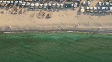 Bulgaristan 'ın Burgaz Bölgesi' nin Sozopol kasabası yakınlarındaki Gradina (Bahçe) plajının havadan manzarası 