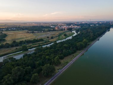 Bulgaristan 'ın Filibe kentindeki Kürek Mekanı' nın hava gün batımı manzarası