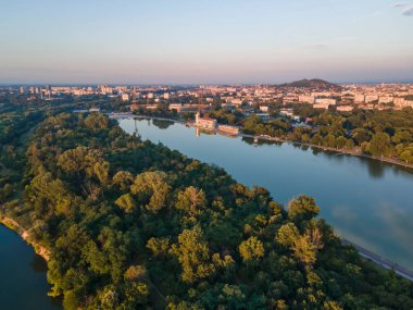 Bulgaristan 'ın Filibe kentindeki Kürek Mekanı' nın hava gün batımı manzarası