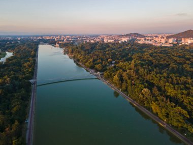 Bulgaristan 'ın Filibe kentindeki Kürek Mekanı' nın hava gün batımı manzarası