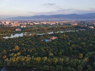 Bulgaristan 'ın Filibe kentindeki Kürek Mekanı' nın hava gün batımı manzarası