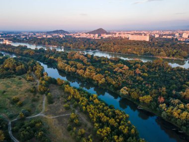 Bulgaristan 'ın Filibe kentindeki Kürek Mekanı' nın hava gün batımı manzarası