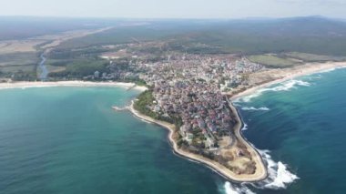 Bulgaristan 'ın Burgaz Bölgesi' ndeki Primorsko kasabasının şaşırtıcı hava manzarası 