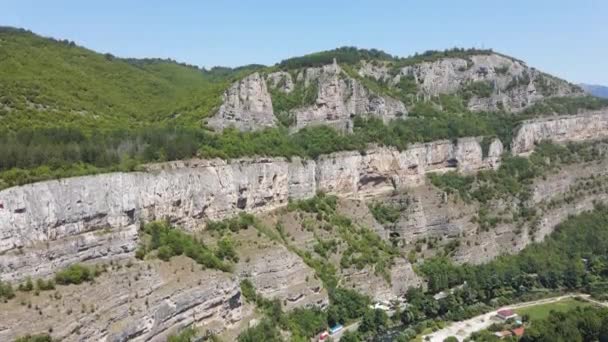 Pemandangan Udara Bebatuan Lakatnik Sungai Iskar Dan Gorge Pegunungan Balkan — Stok Video