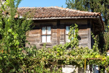 Bulgaristan 'ın Burgaz Bölgesi' nin tarihi Brashlyan kasabasında 19. yüzyıldan kalma eski evler