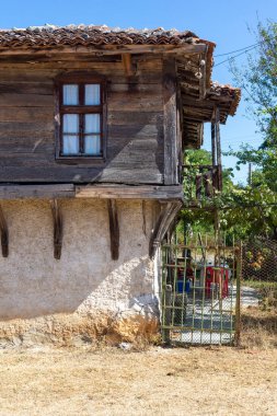 Bulgaristan 'ın Burgaz Bölgesi' nin tarihi Brashlyan kasabasında 19. yüzyıldan kalma eski evler