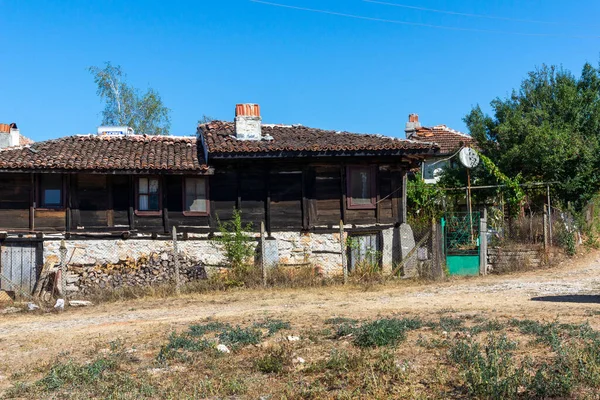 ブルガリア ブルガリア ブラシュリアンの歴史的な村の19世紀の古い家 — ストック写真