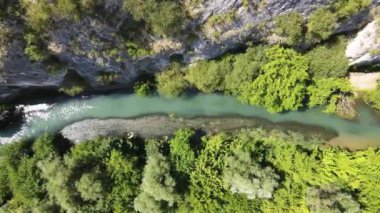 Bulgaristan 'ın Altın Panega Nehri boyunca Iskar Panega Geopark' ın hava manzarası