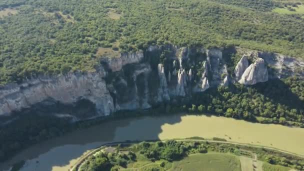 Vista Aérea Rio Iskar Passando Perto Aldeia Karlukovo Montanhas Balcânicas — Vídeo de Stock