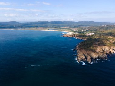 Bulgaristan 'ın Burgaz Bölgesi Dyuni tatil beldesi yakınlarındaki Cape Agalina' nın hava manzarası