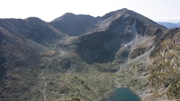 Vista Aérea Los Lagos Musalenski Pico Musala Montaña Rila Bulgaria — Vídeos de Stock