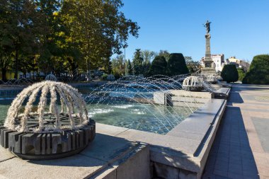 RUSE, BULGARIA -NOVEMBER 2, 2020: Bulgaristan 'ın Ruse kentinin merkezinde Özgürlük Anıtı