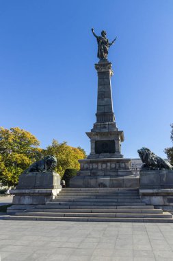 RUSE, BULGARIA -NOVEMBER 2, 2020: Bulgaristan 'ın Ruse kentinin merkezinde Özgürlük Anıtı